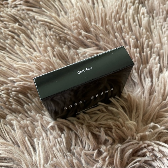 BOBBI BROWN Quartz Glow Highlighting Powder - Picture 4 of 5